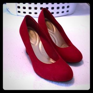 NEW women’s red wedge size 9